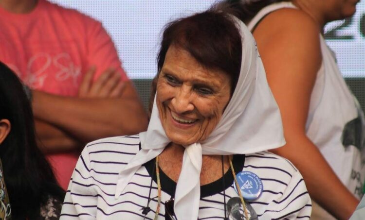 Murió Taty Almeida, referente histórica de las Madres de Plaza de Mayo Línea Fundadora Murió Taty Almeida, referente histórica de las Madres de Plaza de Mayo Línea Fundadora