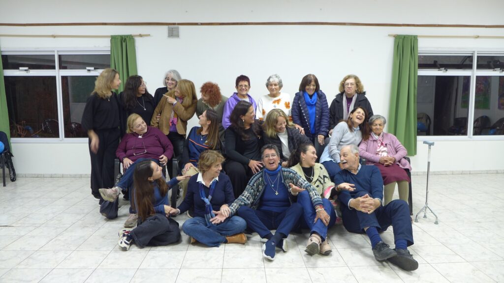 Por una sociedad para todas las edades Un llamado a construir vínculos más respetuosos entre generaciones