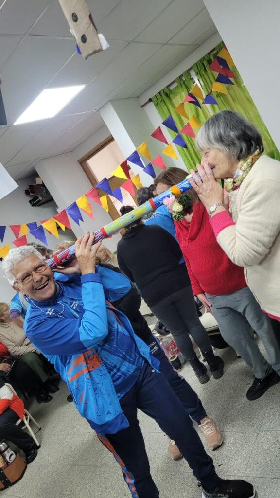 Rondas y susurros que entraman generaciones