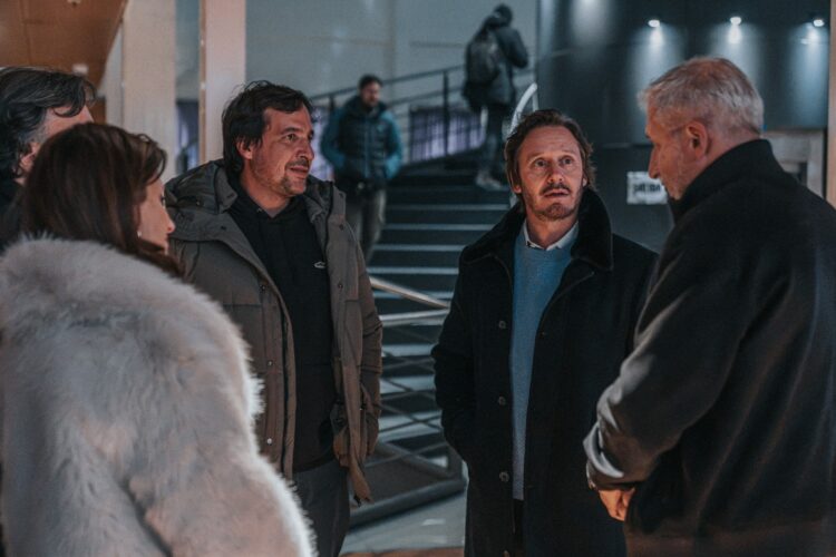Los rincones de la ciudad que ya son parte de "Estúpidamente tuyo" Hector "Pichi" Campana junto a Benjamín Vicuña y Mónica Antonópulos durante el rodaje en el Museo Metropolitano de Arte Urbano (MMAU).
