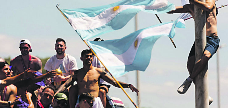 Noventa minutos de nación nación