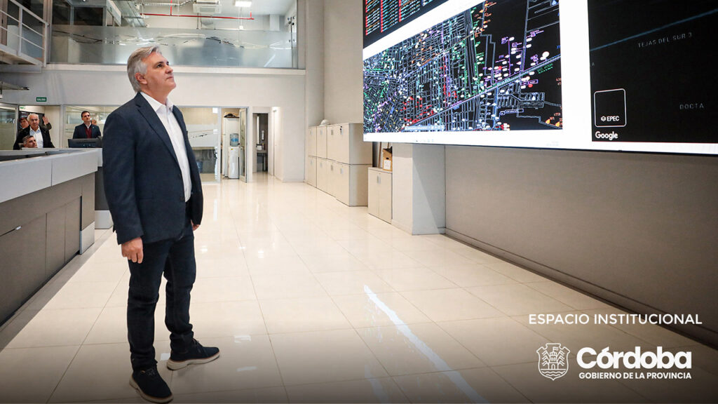 El gobernador Llaryora recorrió el Centro de Control de Alumbrado Público Inteligente El gobernador recorrió el Centro de Control de Alumbrado Público Inteligente de Epec.