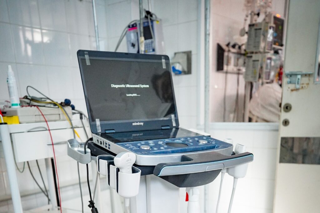 Hospital Córdoba: la unidad de terapia intensiva sumó nuevo ecógrafo portátil Para su adquisición, la Provincia invirtió más de 55 millones de pesos.