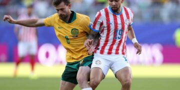 Paraguay hizo su negocio frente a Australia y quedó a un paso de los 16avos