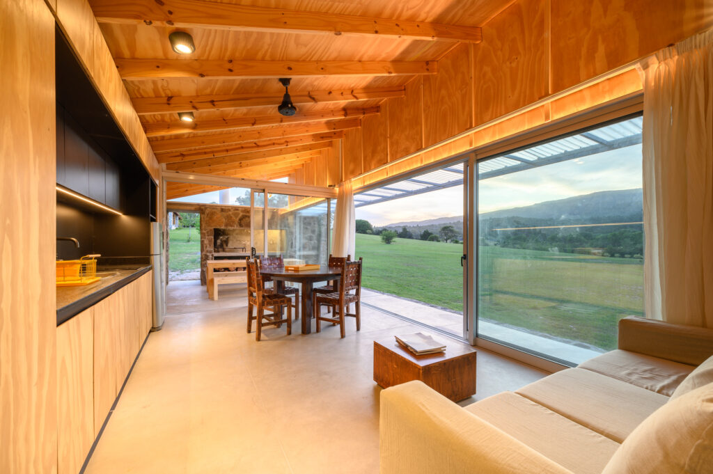 Paredes y techos de madera: calidez y continuidad en interiores madera