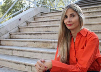 Paula Klein ganó el Premio Lumen de Novela 2026 con “El amor inventado”