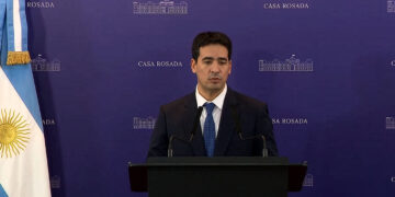Adrián Ravier en su nuevo rol de vocero presidencial.