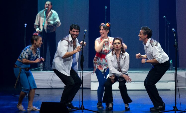 La ciudad se viste de cuarteto para celebrar sus 83 años “Eran cinco hermanos y ella no era muy santa” llegará este jueves a las 19 al Teatro Real en una versión especial convertida en opereta cuartetera.