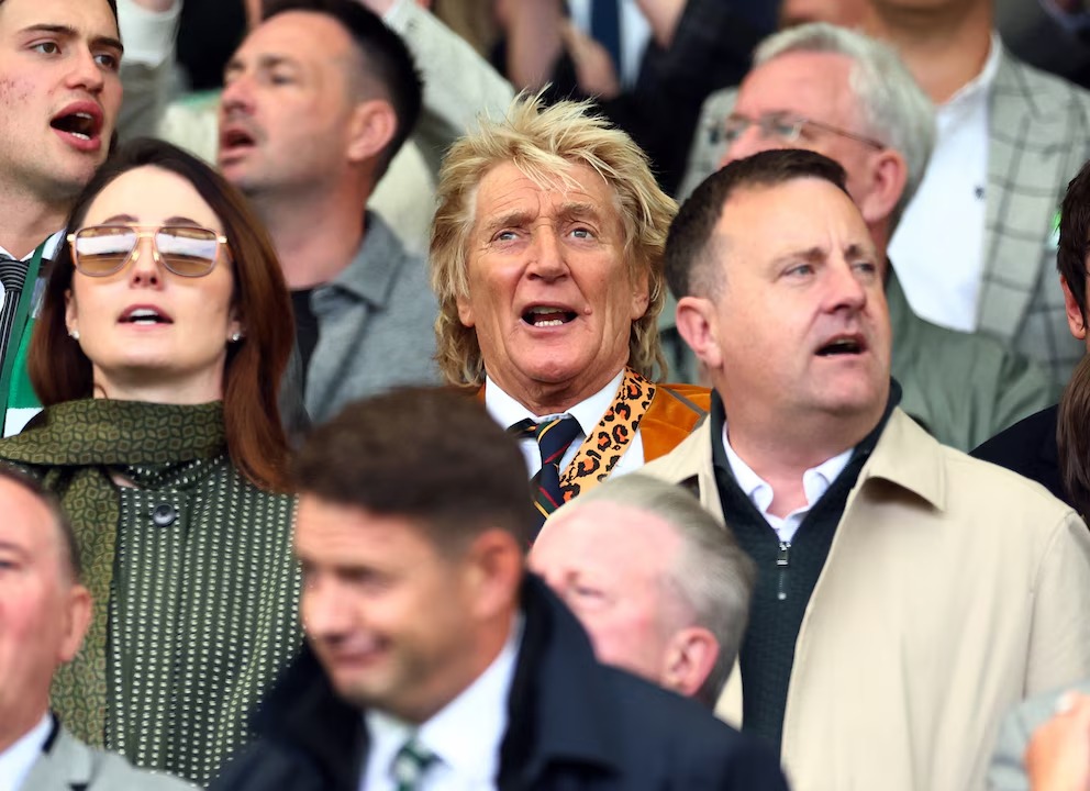Rod Stewart tuvo que usar oxígeno para terminar su concierto en Utah Rod Stewart tuvo que usar oxígeno para terminar su concierto en Utah