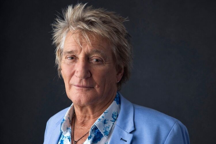 Rod Stewart tuvo que usar oxígeno para terminar su concierto en Utah El Utah First Credit Union Amphitheatre, situado a más de 1.300 metros de altura, fue el escenario de la dramática jornada donde Stewart debió ser asistido de urgencia.