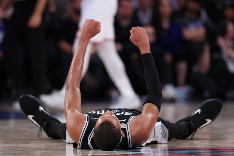 San Antonio Spurs derrotó a los New York Knicks y achicó la diferencia en las Finales San Antonio Spurs derrotó a los New York Knicks y achicó la diferencia en las Finales