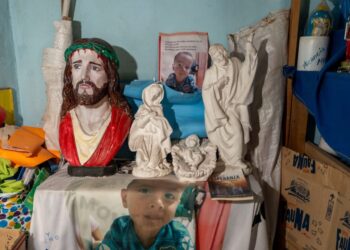 Santuario en la casa de Loan.