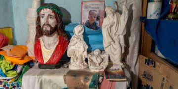 Desaparición de Loan: a horas del juicio, extendieron las preventivas de ocho detenidos Santuario en la casa de Loan.