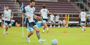 Scaloni probó a los tocados y diagrama el equipo para enfrentar a Islandia