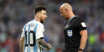 Szymon Marciniak dirigirá el debut de Argentina ante Argelia en el Mundial 2026 Szymon Marciniak, árbitro de la final de Qatar 2022, será el encargado de impartir justicia en el estreno de Argentina frente a Argelia.