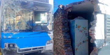 Un colectivo destrozó parte de un centro vecinal Un colectivo destrozó parte de un centro vecinal