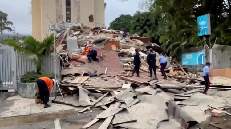 Dos fuertes sismos de magnitud 7,1 y 7,5 sacudieron este miércoles a Venezuela y provocaron momentos de derrumbes y destrozos en distintas ciudades del país.
