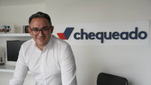 Cómo se están informando los jóvenes: entre algoritmos, IA y fake news 