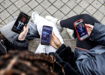 Cómo se están informando los jóvenes: entre algoritmos, IA y fake news