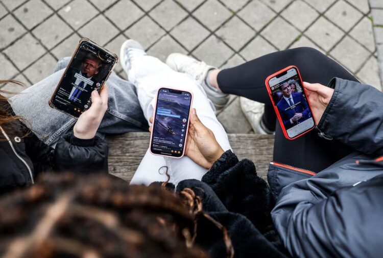 Cómo se están informando los jóvenes: entre algoritmos, IA y fake news
