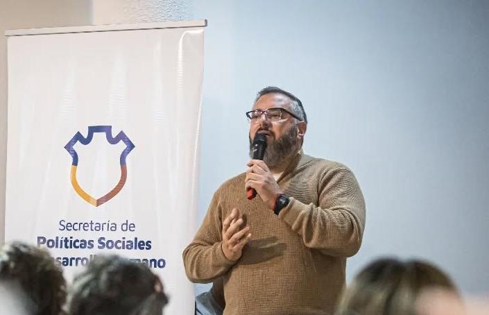 Raúl La Cava reemplazará a Ricardo Moreno en el Concejo Deliberante Raúl La Cava deja el Ejecutivo Municipal y asumirá el jueves su banca como concejal, forzando el alejamiento del cuestionado Ricardo Moreno.