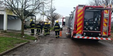 Una mujer sufrió graves quemaduras tras el incendio de una vivienda