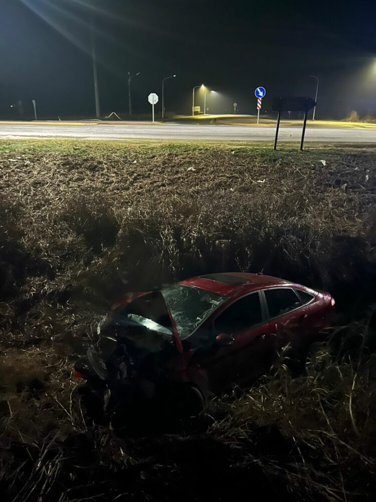 una joven de 18 años murió tras el vuelco de un automóvil en Inriville. Los otros tres ocupantes sufrieron heridas leves y las autoridades investigan las causas del siniestro.