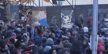 Multitudinaria despedida al Indio Solari en Avellaneda
