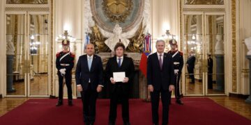 Milei recibió las cartas credenciales de seis nuevos embajadores acreditados en Argentina Milei recibió las cartas credenciales de seis nuevos embajadores acreditados en Argentina