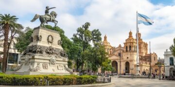 La ciudad de Córdoba tendrá este 16 de junio una jornada con cielo parcialmente nublado, ambiente fresco por la mañana y una temperatura máxima de 18°C durante la tarde, con vientos leves del sector este.