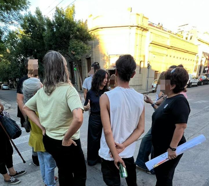 Güemes: puestos de la feria conviven con aguas servidas y esperan respuestas del municipio Güemes: puestos de la feria conviven con aguas servidas y esperan respuestas del municipio