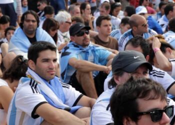 Una encuesta reveló qué prefieren los argentinos: mejorar la economía o ganar otro Mundial