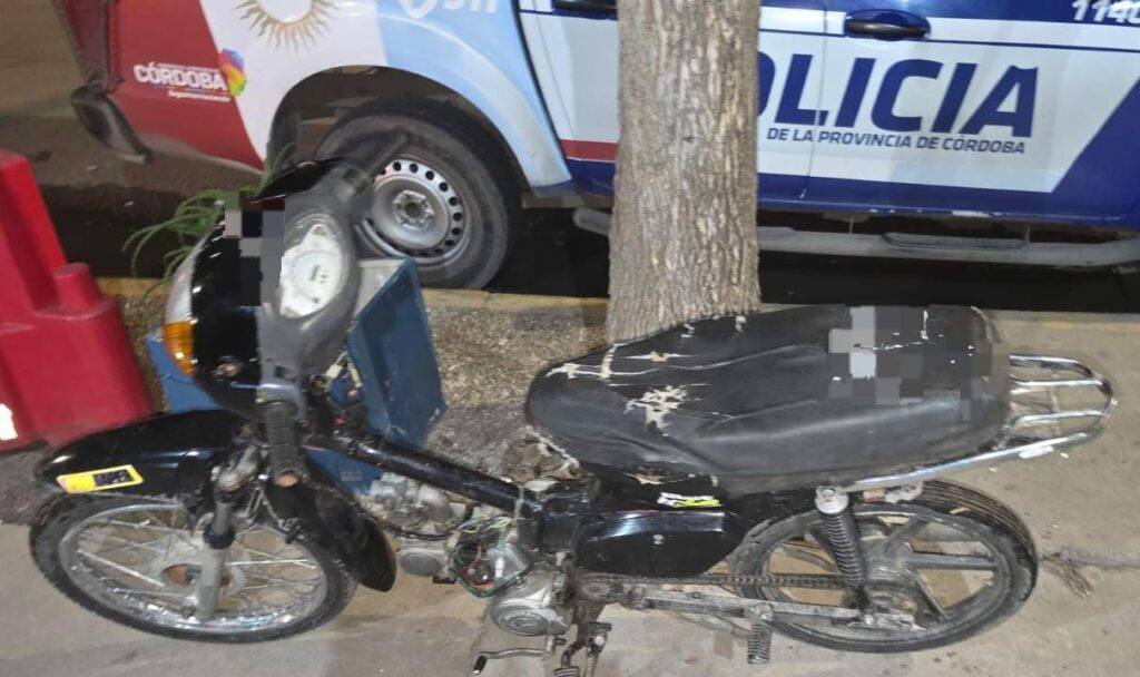 Intentó atropellar a un policía, atacó a los efectivos con aceite caliente y terminó detenido Intentó atropellar a un policía, atacó a los efectivos con aceite caliente y terminó detenido