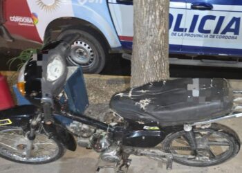 Intentó atropellar a un policía, atacó a los efectivos con aceite caliente y terminó detenido