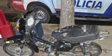 Intentó atropellar a un policía, atacó a los efectivos con aceite caliente y terminó detenido