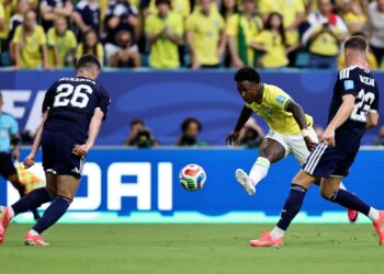 Brasil goleó a Escocia por 3-0 y clasificó primero a los 16avos de final