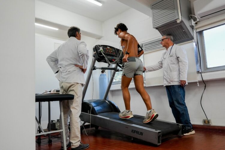 La Provincia de Córdoba pondrá en marcha el 1 de julio el sistema EMMAC Digital, una plataforma que permitirá gestionar turnos, emitir certificados de aptitud física y realizar consultas online, en el marco de la modernización de los trámites vinculados al deporte.