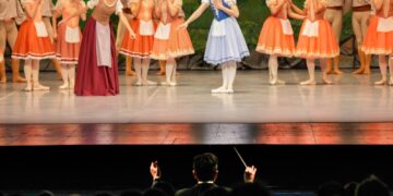 Con un gran marco de público, el Ballet Oficial de la Provincia y la Orquesta Sinfónica de Córdoba estrenaron este jueves una nueva producción de Giselle en el Teatro del Libertador.