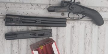 El arma secuestrada durante el operativo realizado en barrio Avellaneda.