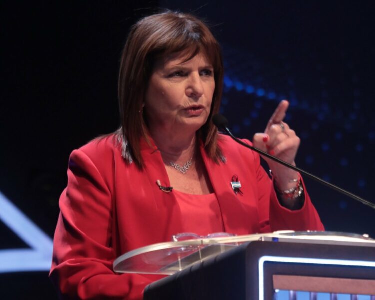 Foto de archivo de Patricia Bullrich en el debate presidencial de 2023.
