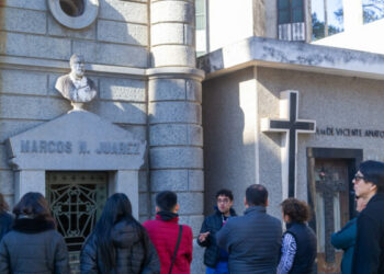 Visitas guiadas en el Cementerio San Jerónimo para conocer su valor histórico y arquitectónico.