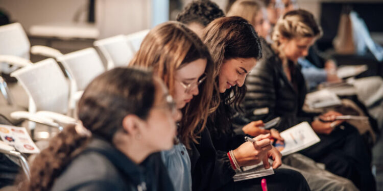Córdoba recibió estudiantes de más de 35 países y refuerza su perfil internacional La Ciudad de Córdoba consolida su posicionamiento como hub universitario internacional con estudiantes de más de 35 países.