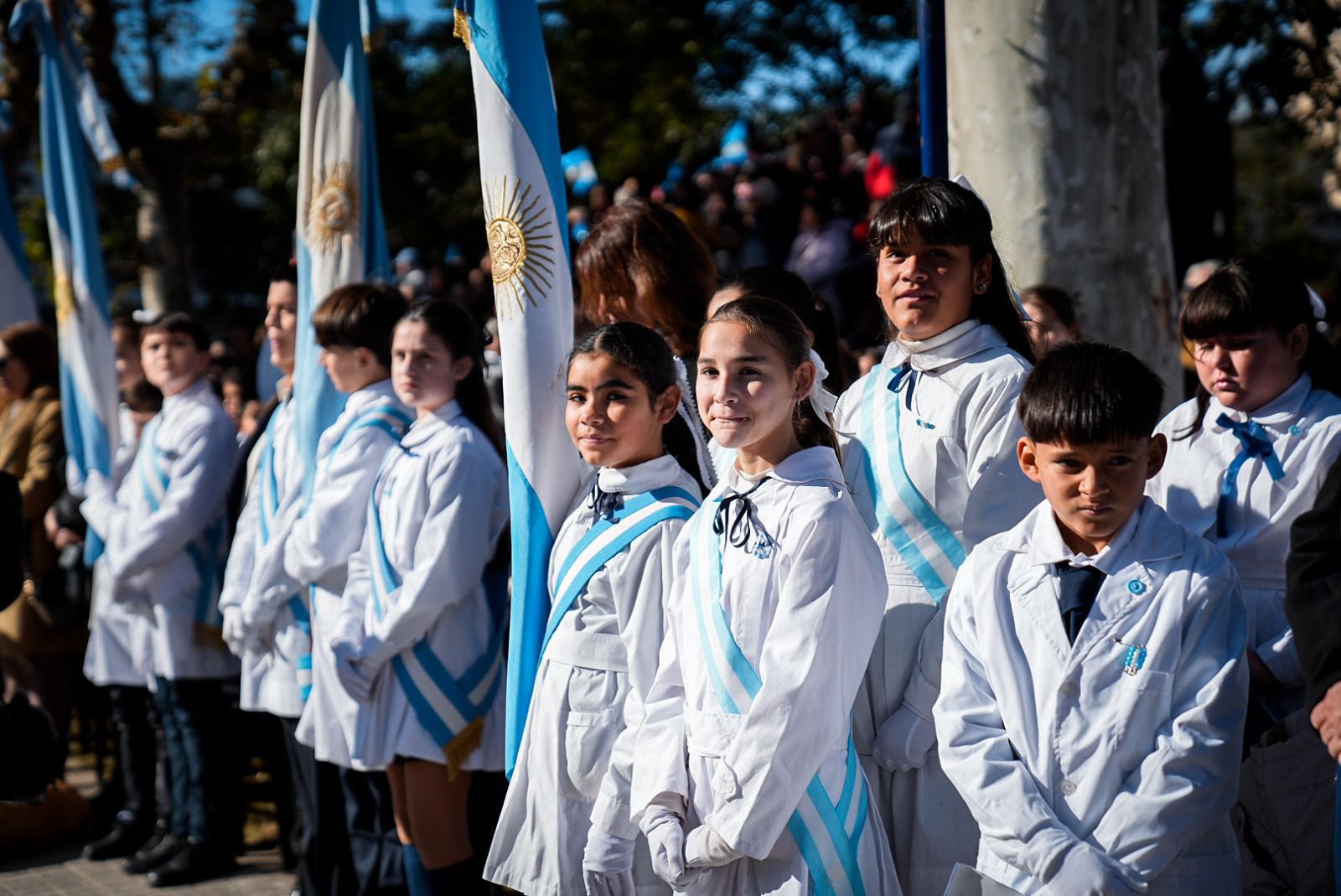 Llaryora encabezó en Bell Ville el acto provincial por el Día de la Bandera