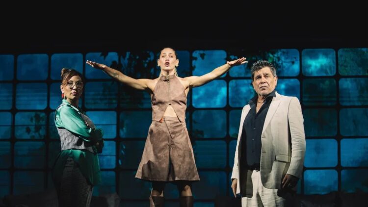 El estreno de Muscari y la invasión del teatro adolescente copan la escena cordobesa Romina Gaetani, Fabian Vena, Esmeralda Mitre, Rocío Igarzabal y Juan Palomino protagonizan "El divorcio del año", la nueva apuesta de Muscari en el Teatro Ciudad de las Artes.