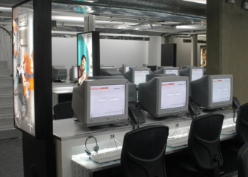 Los últimos cybers de Córdoba: adaptarse o desaparecer Empire Tech en 2005 (Av. Vélez Sarsfield al 100)