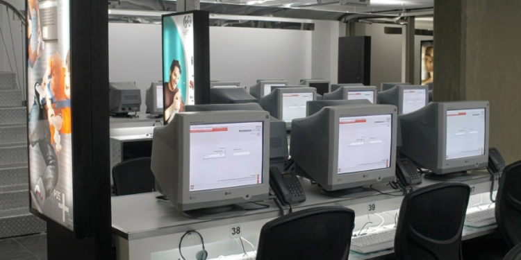 Los últimos cybers de Córdoba: adaptarse o desaparecer Empire Tech en 2005 (Av. Vélez Sarsfield al 100)