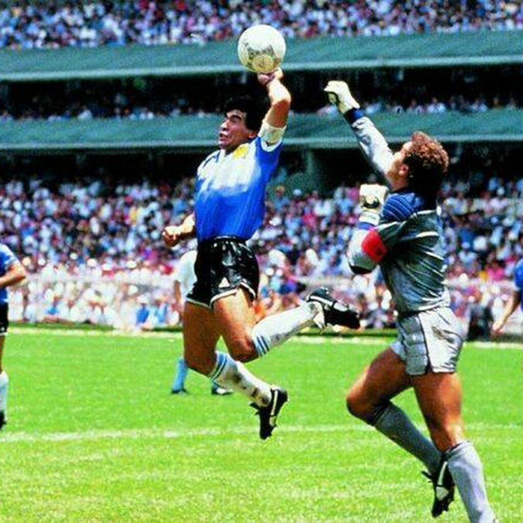 A 40 años de la Mano de Dios A 40 años de la Mano de Dios