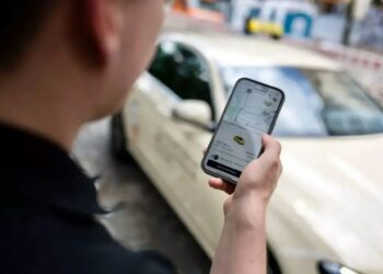 Proponen exigir autorización para el traslado de menores en taxis y plataformas