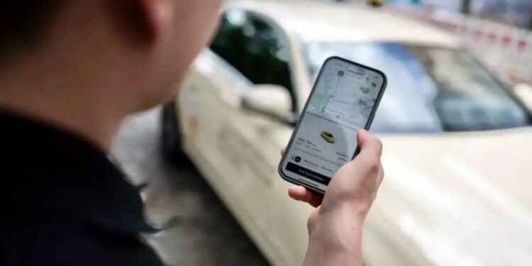 La iniciativa busca reforzar la seguridad de niños y adolescentes durante sus traslados en la ciudad.
