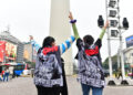 Miles de fanáticos homenajearon al Indio Solari con un banderazo en el Obelisco